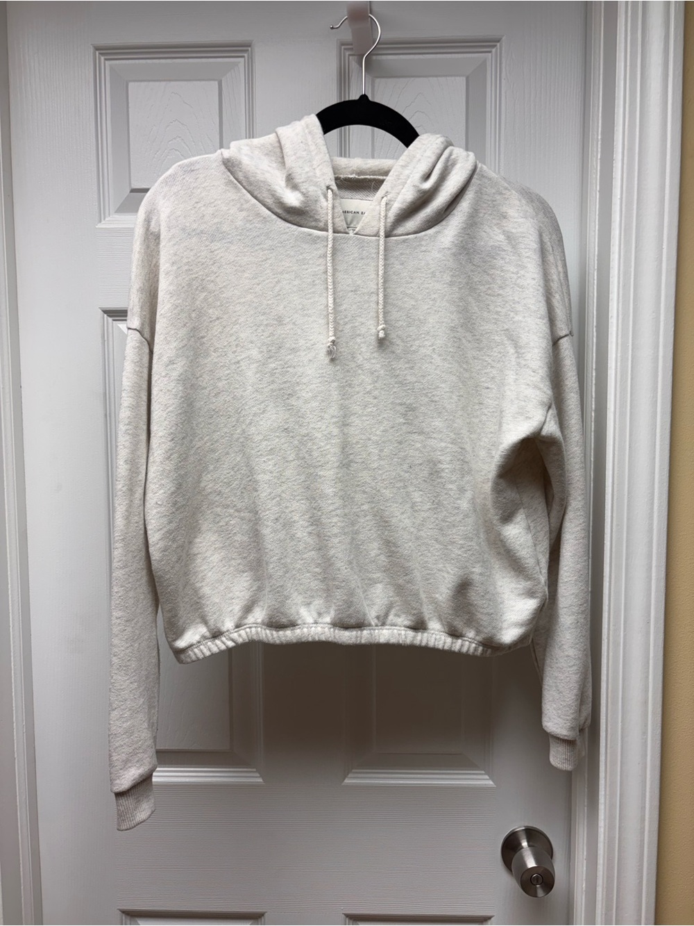 American Eagle Women’s Cropped Hoodie Sweatshirt Oatmeal Cream